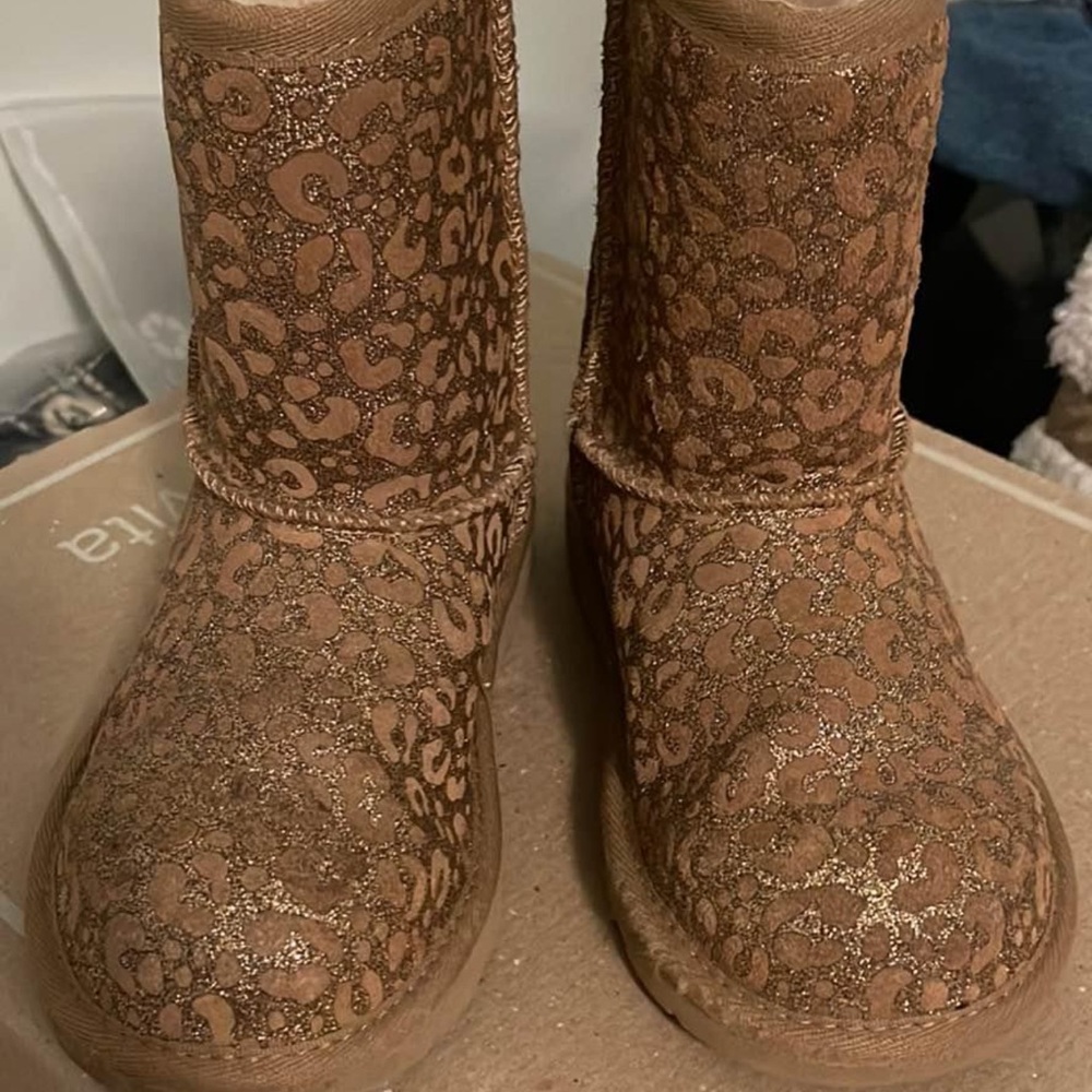 Girls Ugg Leopard Sparkle Boots size 12 Like New with Box